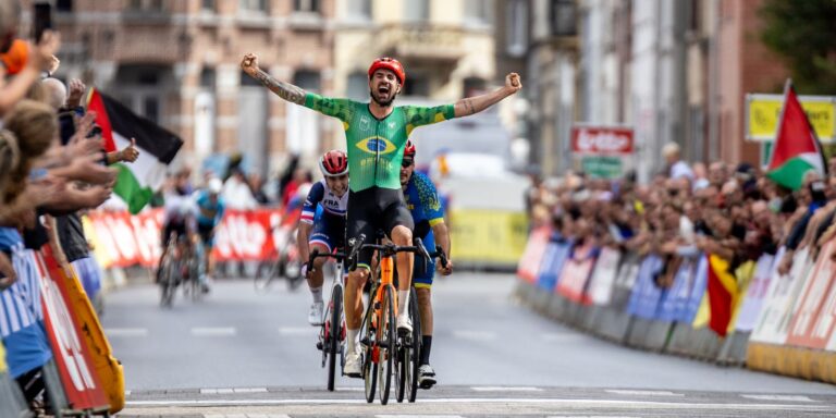 lauro-chaman-leva-tricampeonato-mundial-de-paraciclismo-na-belgica