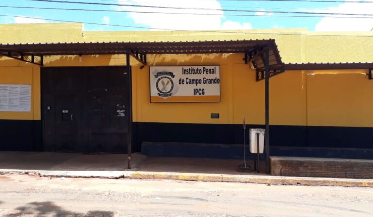 homem-usa-cadeira-de-rodas-camuflar-celular-e-entrar-em-presidio-de-campo-grande