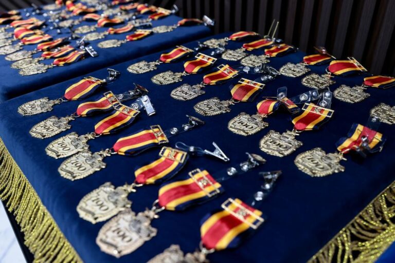 mais-de-200-autoridades-sao-homenageadas-com-medalha-de-190-anos-da-policia-militar