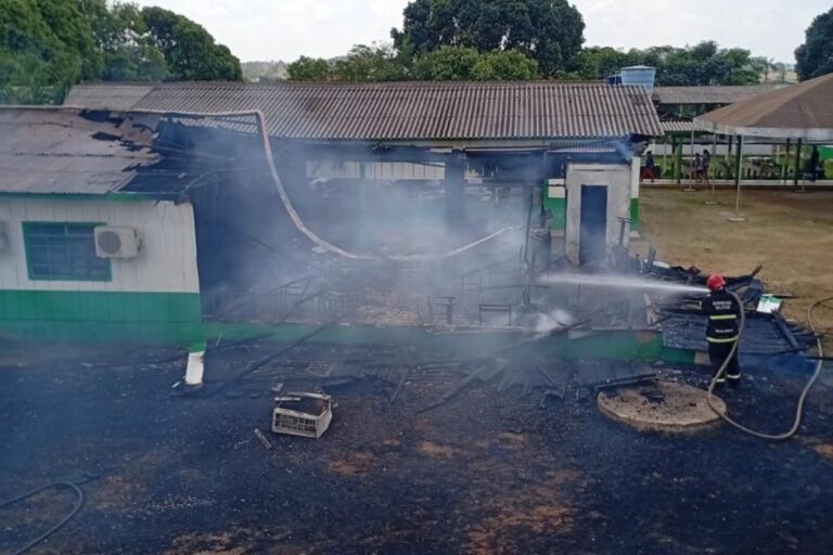 imagens-internas-mostram-salas-destruidas-apos-incendio-em-escola-de-juina