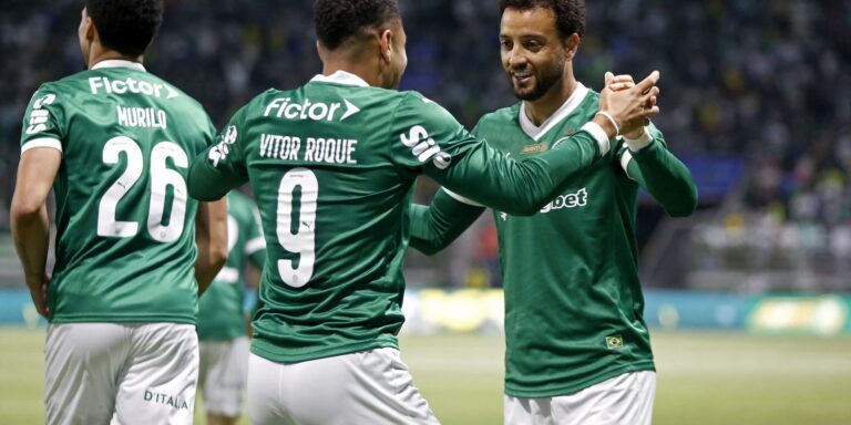 brasileiro:-palmeiras-joga-no-ritmo-de-vitor-roque-e-goleia-o-inter