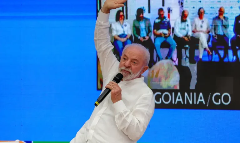 lula-lembra-covid-e-diz-que-saude-nao-tem-esquerda-ou-direita