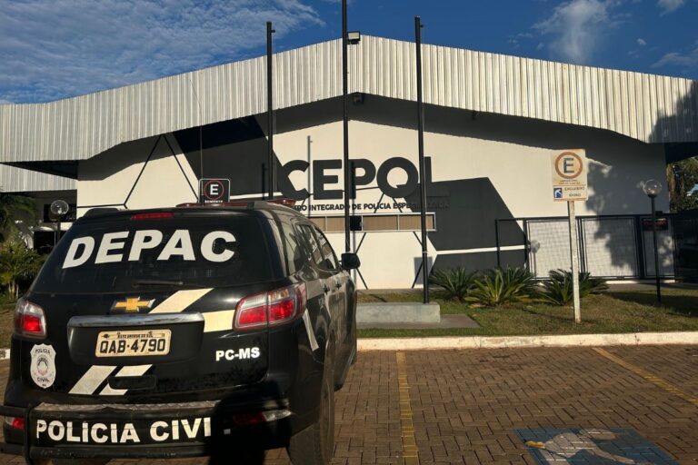 Homem é esfaqueado após acender cigarro em posto de combustível homem-e-esfaqueado-apos-acender-cigarro-em-posto-de-combustivel