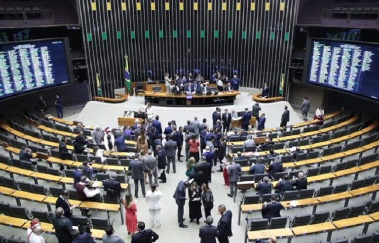 fux-reve-decisao-e-deixa-aumento-no-numero-de-deputados-federais-para-2030.-mato-grosso-fica-com-oito-parlamentares