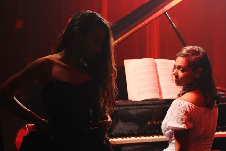 atriz-encena-valsa-de-nelson-rodrigues-as-detentas-de-presidios-em-campo-grande