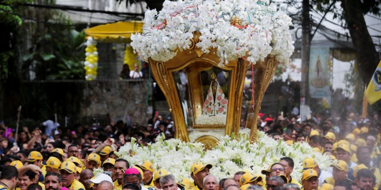 procissao-do-recirio-reune-milhares-de-fieis-em-belem