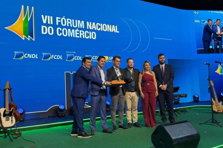 cdl-sinop-homenageia-os-65-anos-da-cndl-com-entrega-trofeu-chama-da-fortuna-especial