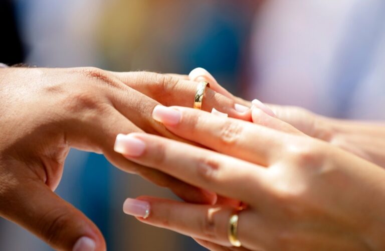 mudou-tudo-no-casamento-da-igreja?-padre-explica:-sem-panico,-gente!