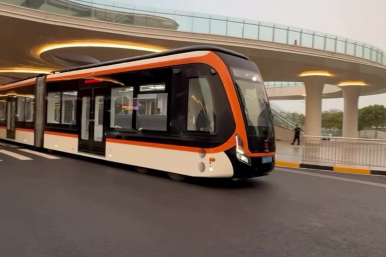 na-china,-abilio-propoe-trem-sem-trilhos-e-sem-motoristaparacuiaba