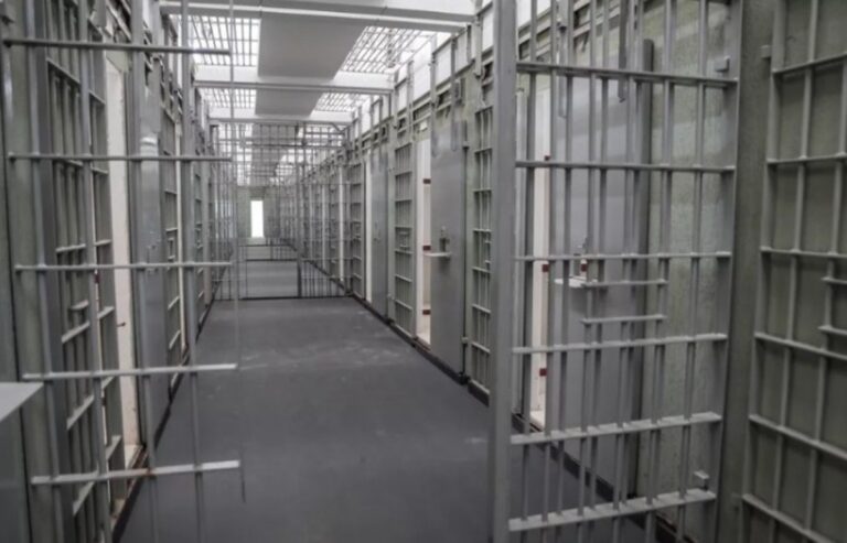 juiz-tira-lider-de-faccao-de-isolamento-e-libera-visitas-em-presidio