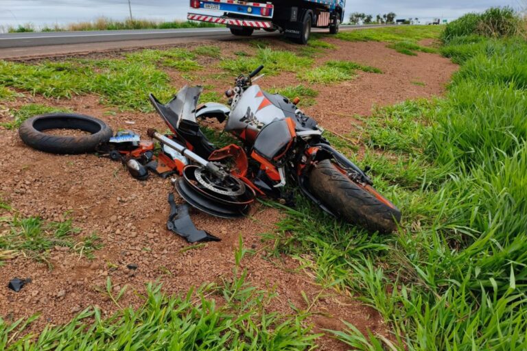estouro-de-pneu-provoca-acidente-fatal-com-motociclista-na-ms-306