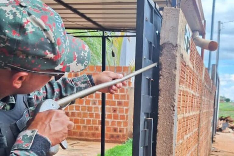 morador-de-ms-encontra-cobra-em-lugar-imprevisivel-ao-chegar-em-casa