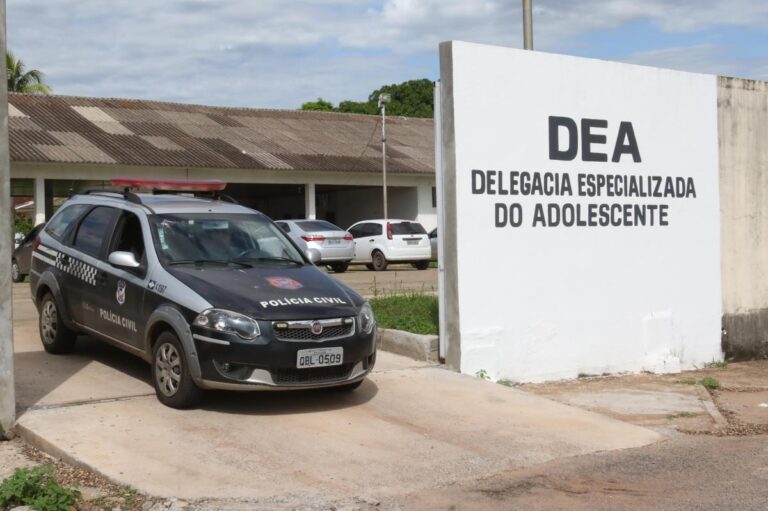 criminoso-sequestra-pai-e-filha-na-saida-de-escola,-vai-para-motel-e-estupra-menor