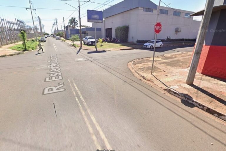 grupo-invade-carro-e-obriga-motorista-a-fazer-pix-e-compras-em-farmacia