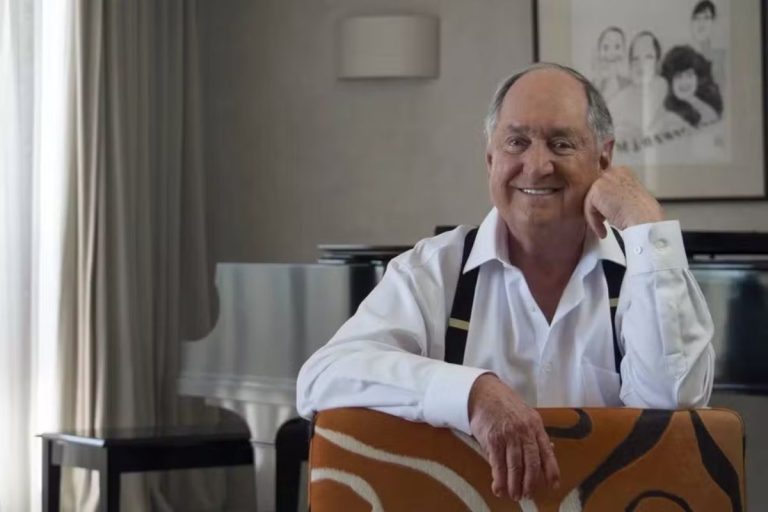 cantor-e-compositor-de-oh!-carol,-neil-sedaka-morre-aos-86-anos