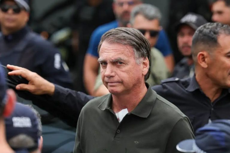 bolsonaro-passa-mal-na-prisao-e-e-levado-a-hospital-em-brasilia