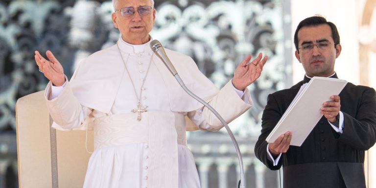 papa-pede-fim-da-guerra,-enquanto-eua-e-ira-negociam-paz