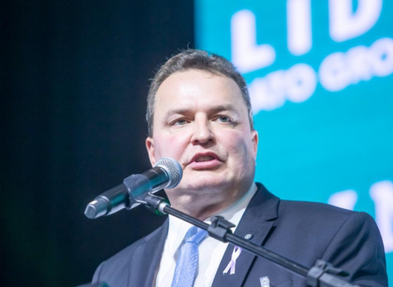 max-denuncia-conluio-da-ses-com-empresa-alvo-da-pf