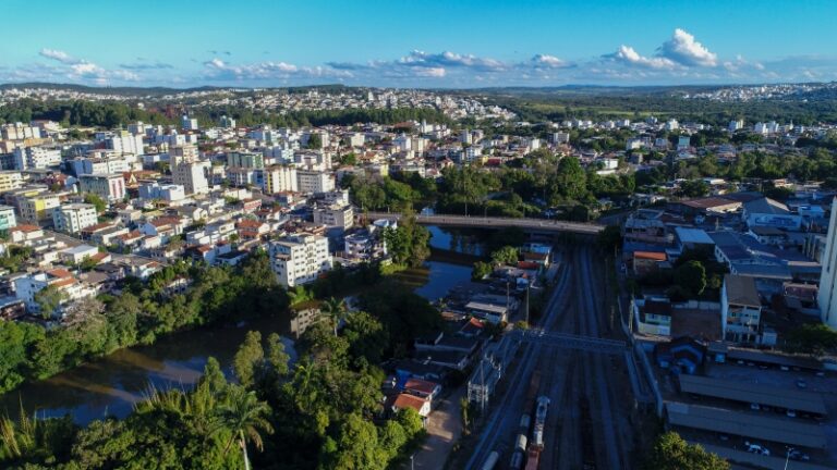 Divinópolis e o impacto da força política na economia industrial em 2026