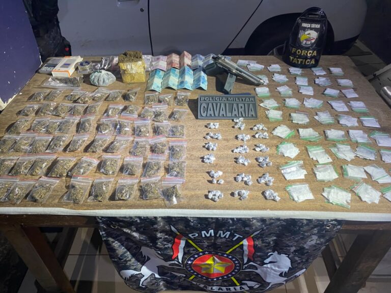 Cavalaria da Polícia Militar apreende mais de 300 porções de drogas e prende dupla em Juína