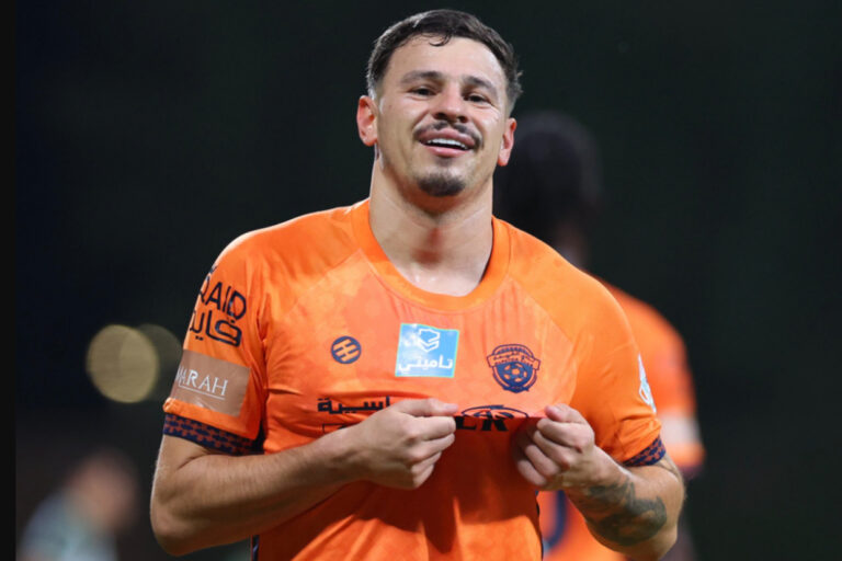 Ex-Vasco, Hugo Moura vive fase artilheira e marca em 13 jogo 75% dos gols da carreira no Brasil